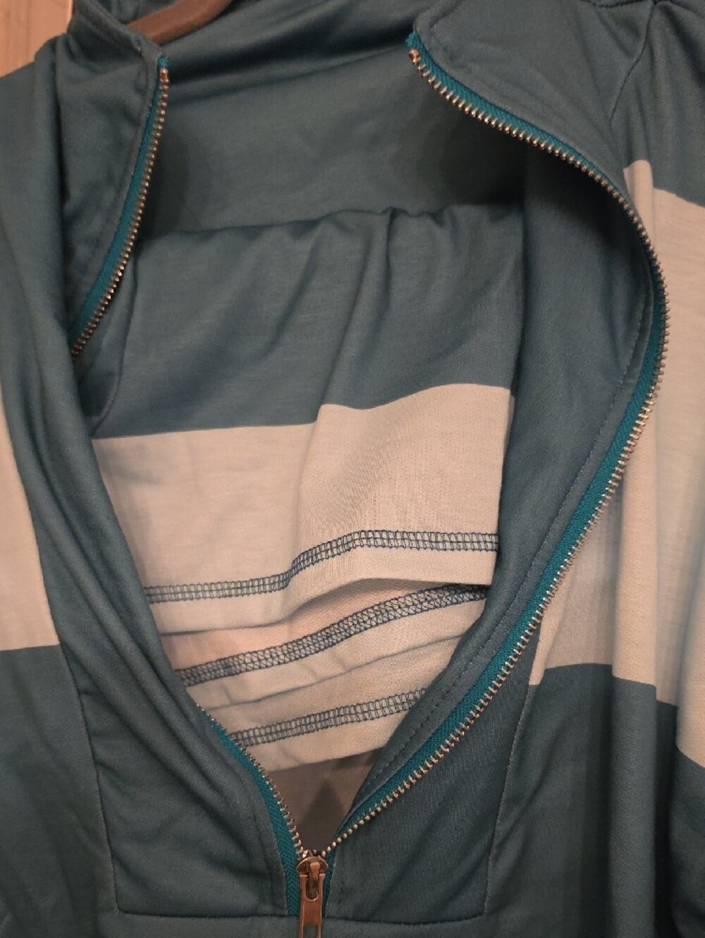 Amazon Women's Blue Striped Pull-Over Shorts And Top Set - Picture 2 of 3